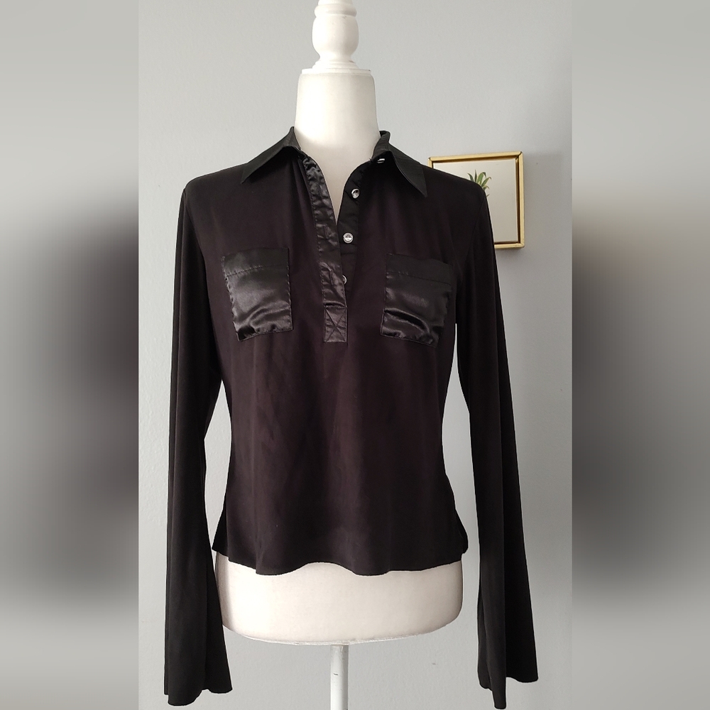 Q.U.E Top Blouse Women  Size Medium Color Black Long Sleeve Good Condition